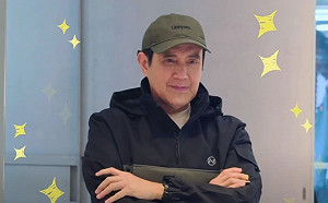 (影)無視搭捷運都不會?  馬大九辦年貨民眾瘋搶合照「握手」沾喜氣
