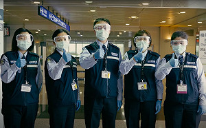 葡萄牙媒體兩頁全版介紹台灣:民主與防疫驚艷世界