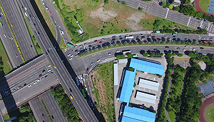中山高林口二南下匝道封閉!中油丙烯槽車初六開工日疑煞車失靈翻覆