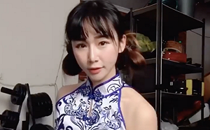 穿旗袍舉啞鈴!健身網美過年有夠狂