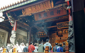 台南走春旅客創新高!370萬香客湧入寺廟拜拜祈福