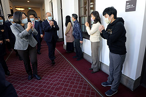 (影)昨傳李大維去職 府今貼蔡英文拜年影片破傳言