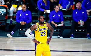 NBA/詹皇成史上最年輕3萬5千分先生 湖人卻慘敗籃網