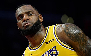 NBA/真不合?詹皇罰球沒進 厄文噴垃圾話酸爆