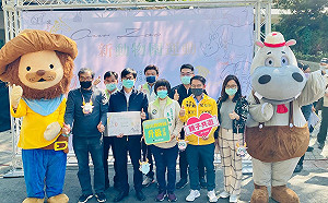 走訪壽山動物園發小提燈  陳其邁預告將啟動新動物園運動