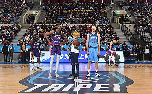 球迷玩家high翻天!《激鬥峽谷》驚喜現身富邦勇士主題日