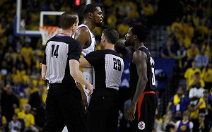 NBA/瘋狗貝惡意犯規受傷球員怒踹洩憤 KD要他快滾(影)