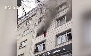 (影)尖叫聲！土耳其媽媽遇火災  情急下往三樓外拋飛4孩