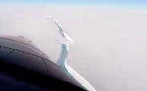 南極冰架崩裂出巨大冰山 面積逾1千平方公里