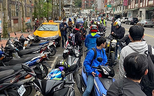 新北擴大區間測速執法  車友不滿上街當「乖寶寶」