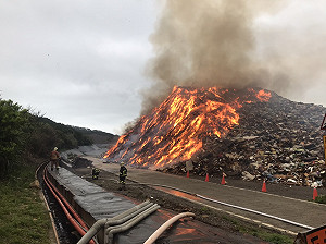 新北八里掩埋場暫置區起火 附近空氣品質已轉正常