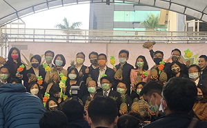 讚周春米人緣好  柯建銘:還好她要選縣長  不然總召就被拚過去