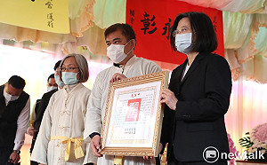 無米樂崑濱伯追思告別式 蔡英文總統致祭親頒褒揚令