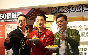 3Q哥揪綠委號召企業 認購7萬斤大樹鳳梨