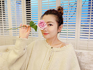 Selina曬過世爺爺的手寫詩!淚喊「誰能解釋給我聽」