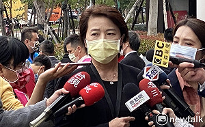 侯友宜喊話首長帶頭打疫苗  黃珊珊:按中央規定 不是要打就可以打