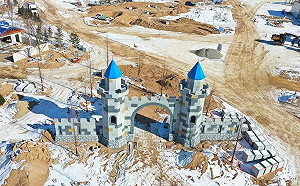 (影) 保鑣沒擋住! 韓國執政黨揆被抗議民眾扔雞蛋「洗臉」