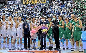 阿中部長來開球!讀建中時是籃球狂