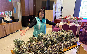 吃鳳梨救台灣  立委王美惠購200顆大林鳳梨拋磚引玉