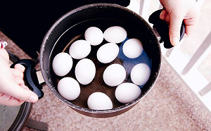 水煮蛋也有學問！千萬別犯「這禁忌」最佳烹煮時間曝
