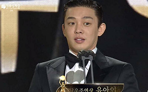 劉亞仁疑延後返韓避藥檢 警方沒收手機調查