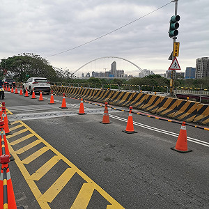 新北塔寮坑2號橋伸縮縫完工   3/9起恢復雙向通行