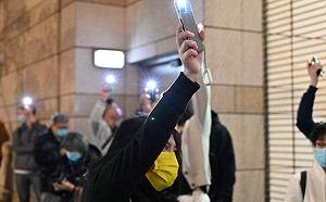 中國人大提案開發「未成年手機」杜絕色情  韭菜痛罵:「不讓他用 他們越用」