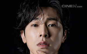 東方神起允浩違反防疫規定遭調查!4度道歉:對自己很生氣