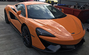 抓包!英男偷500萬超跑去修車廠換新鎖被捕