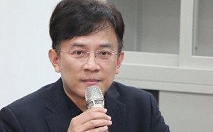 行經禁行機車道突遇機車倒下「假車禍」?   彭文正氣瘋告人恐嚇取財