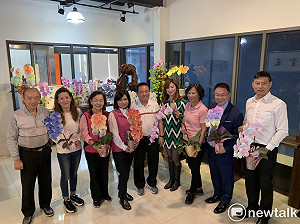 蘭花換裝時尚繽紛外衣不畏疫情打出外銷路 藍軍全力相挺