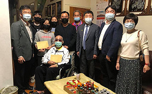 陳時中拜訪部桃染疫護理師一家 王必勝:不遺漏任何人