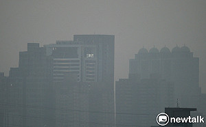 西半部40測站空品「紅色警示」!鄭明典:避免室外運動