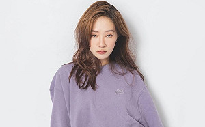 神似「吳卓源」!模特正妹泳裝照引轟動