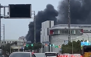 中壢工業區附近濃煙密布 疑發生火災傳出陣陣惡臭