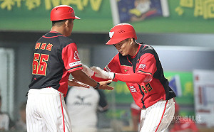 味全龍留歷史性6紀念球 陳品捷包辦首安首轟