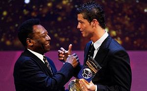 足球/C羅戴帽見證歷史 球王比利正式承認自己已被超越