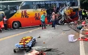 新店里民遊覽車蘇花公路撞山壁6死39傷   侯友宜趕赴宜蘭探視