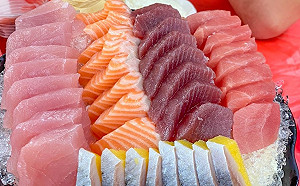 壽司店辦諧音優惠掀改名狂潮  屏東縣長:我叫「潘鮭魚旗魚飛魚黑鮪魚孟安」