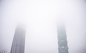 天空灰濛濛是霧還是霾？彭啟明給答案