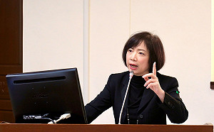 毫無反省之意？王定宇傳訊抱怨何欣純：下手太重！你需要這樣嗎？