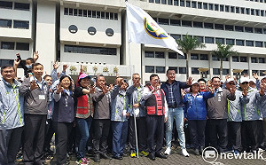 不用改名也可吃鮭魚！桃市全原運授旗 鄭文燦：三連霸就請吃鮭魚大餐