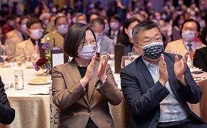 能源轉型關鍵時刻！蔡英文：台中火力發電廠加速減碳勢在必行