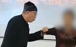 瞎扯隔空劃胸可讓胸部變大?  神醫「宇宙神水」風靡中國河北