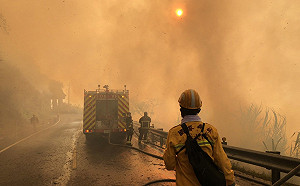 阿里山森林火災未熄 4天出動直升機35架次
