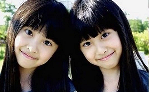 雙胞胎長大啦!曾獲選人氣姐妹花第一名