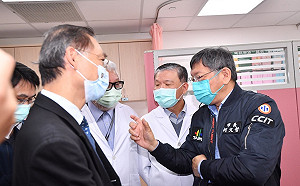 蘇揆、侯搶疫苗第一針變政治競爭?柯:我反而對細節、醫療專業比較有興趣