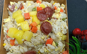 銅板價就吃得到!台鐵台中站每日限量推出夏威夷炒飯