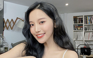 蔡瑞雪筋超軟!「倒掛劈腿」挑戰機械皮拉提斯