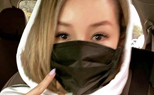 被狗咬後首露面！蕭亞軒口罩遮臉報平安